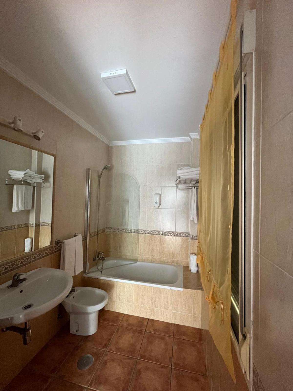 Apartamentos Turisticos Paraiso Andaluz Isola Cristina Esterno foto